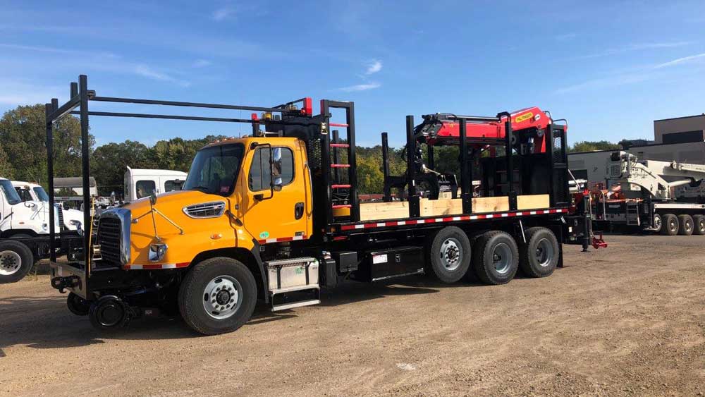 Western Star 4700, Serco 8500 with 24 ft reach, 8,500 lbs capacity, Heiden railroad grapple truck, Continental Hirail, 22 ft flatbed