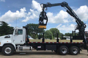 Western Star 4700, Serco 8500 with 24 ft reach, 8,500 lbs capacity, Heiden railroad grapple truck, Continental Hirail, 22 ft flatbed