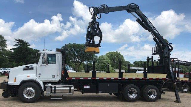 Western Star 4700, Serco 8500 with 24 ft reach, 8,500 lbs capacity, Heiden railroad grapple truck, Continental Hirail, 22 ft flatbed