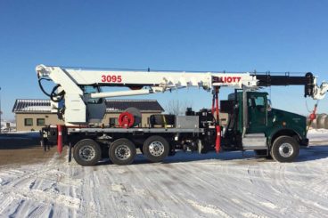 Elliott 3095 digger derrick, 15 ton capacity, 95 ft sheave height