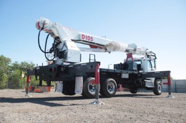 Elliott D105 digger derrick, 25 ton capacity, 107 ft sheave height