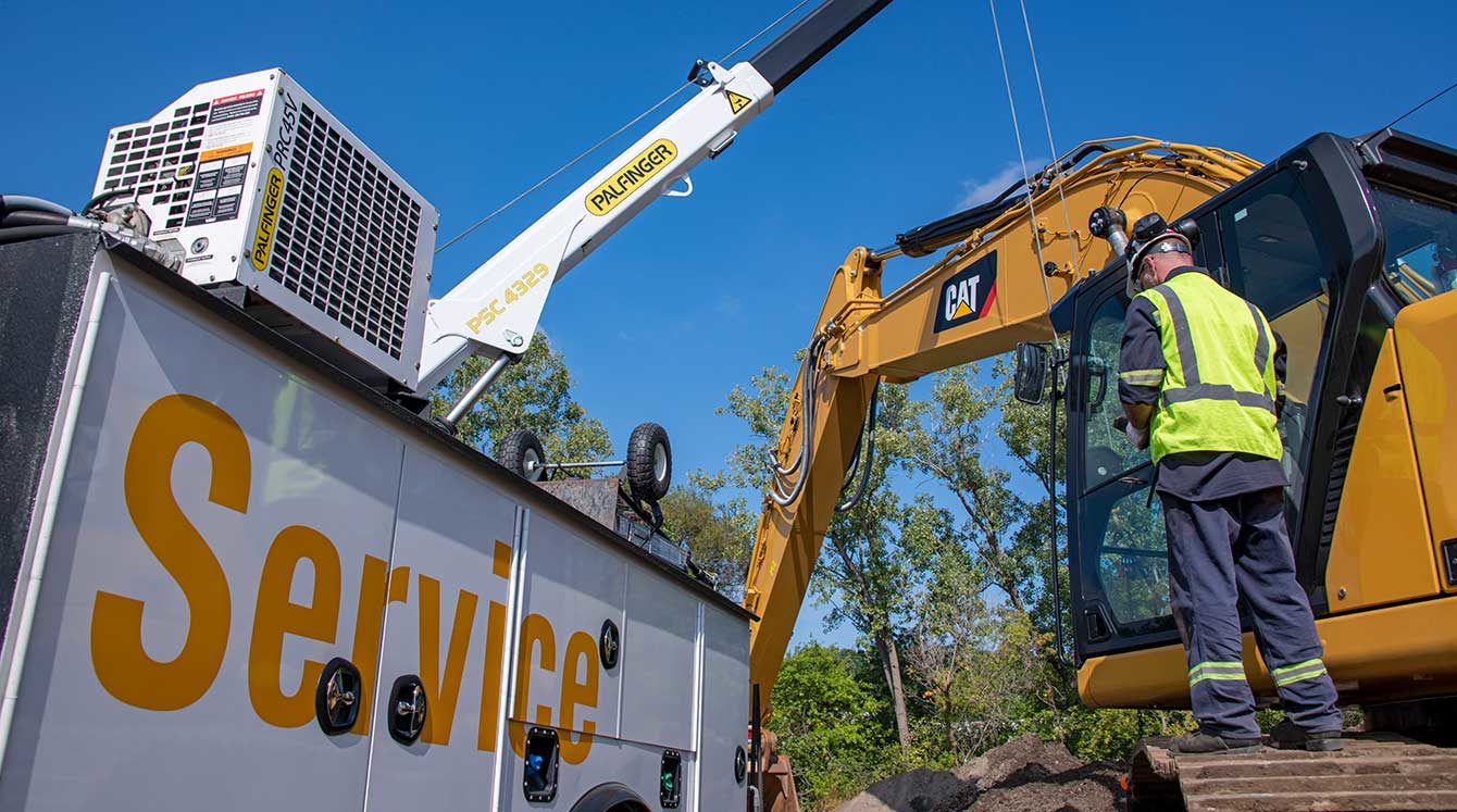 Palfinger hydraulic-driven above-deck 45 CFM service truck air compressor
