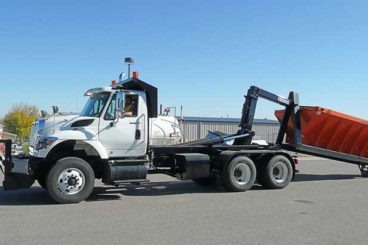 40,000 lbs capacity SwapLoader SL400 with removable salt/sand spreader