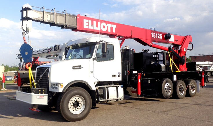 National NBT45142 45 ton swing cab crane with 142 ft hydraulic boom truck