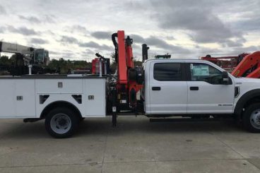 Palfinger PK9501 SLD5 service truck with articulating crane