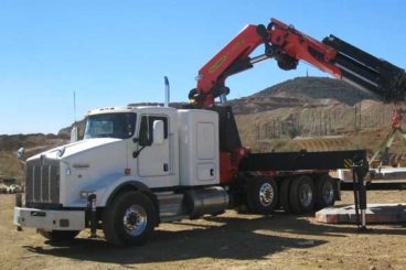 Equipment transport truck with Palfinger 100002 series crane