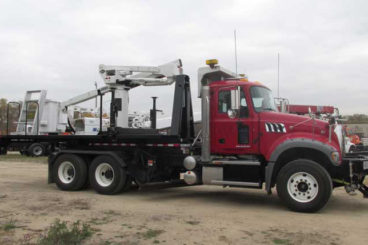 SwapLoader hooklift with removable aerial device