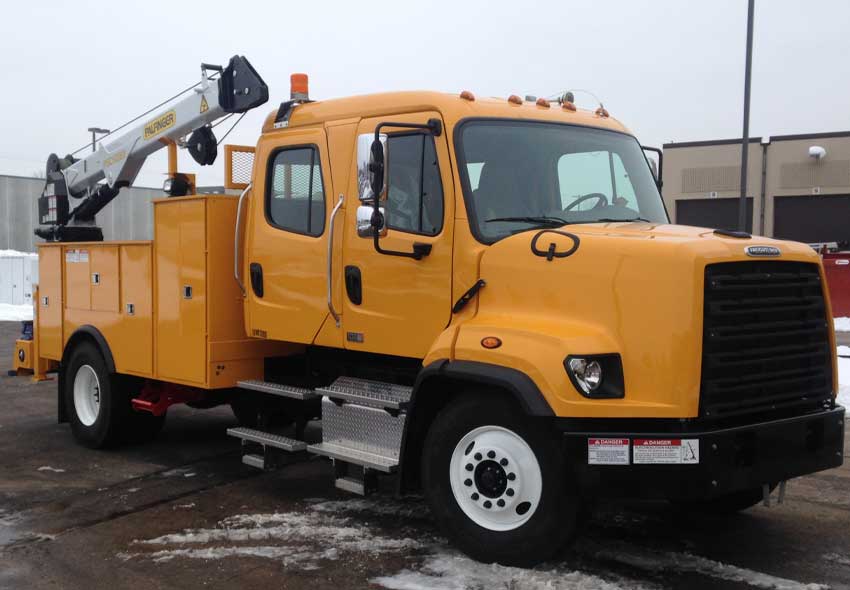 Purpose-built mechanics truck for sale with Palfinger service crane, air compressor and accessories