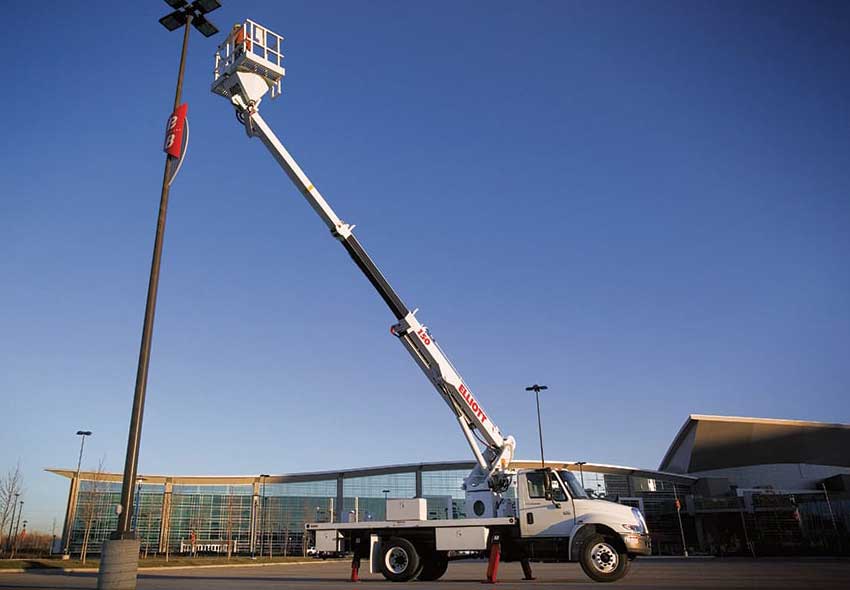 Versalift 37 ft insulated aerial device with utility body