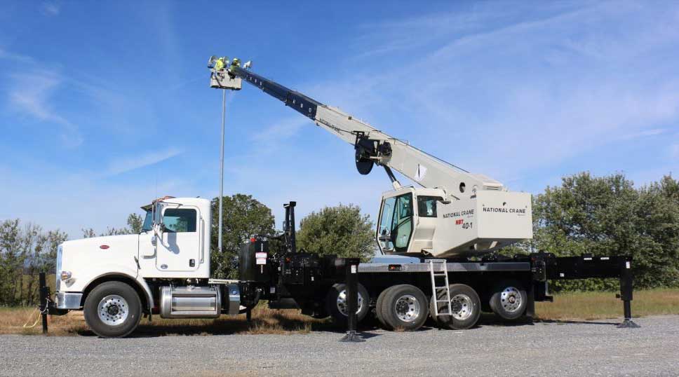 National NBT40142 40 ton swing cab crane with 142 ft main boom lift