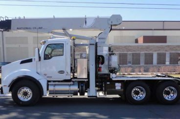 National 600E2 20 ton tractor-mount boom truck