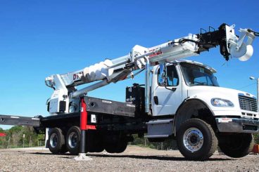 Elliott D105 digger derrick, 25 ton capacity, 107 ft sheave height