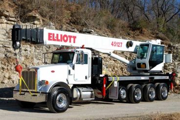 Elliott 45127 45 ton boom truck with 127 ft main boom