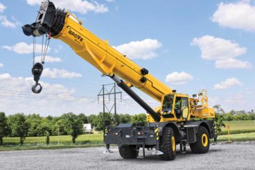 Grove GRT8100 100 ton rough-terrain heavy equipment crane with 154.3 ft hydraulic main boom