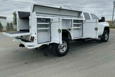 Milron 8 foot SRW aluminum service body perfect for 8' pickup box removals