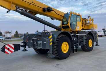Grove GRT880 rough terrain crane with 80 ton capacity