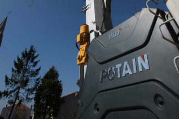 Potain HUP 40-30 self-erecting tower crane