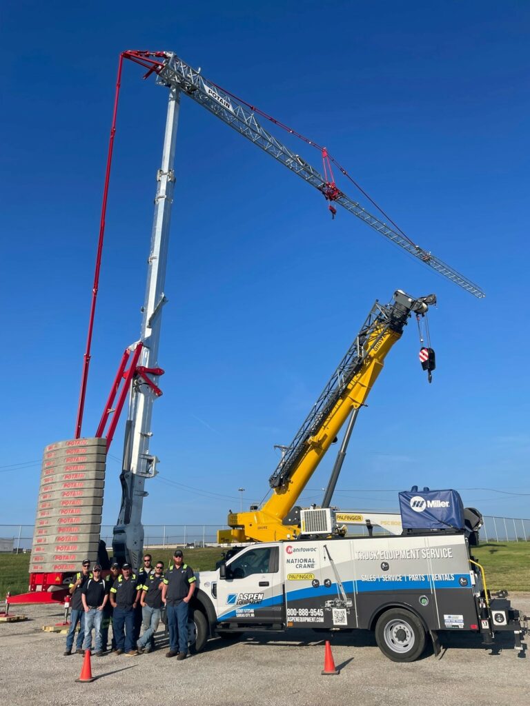 Potain HUP 40-30 self-erecting tower crane