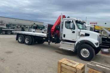 Western Star 47X with Palfinger knuckle boom crane and Tafco Magnum aluminum flatbed