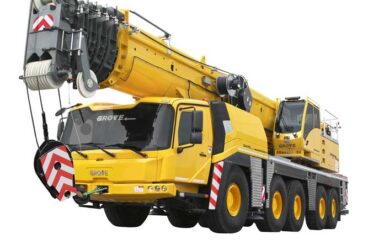 Heavy equipment all-terrain crane with five axles and pin boom
