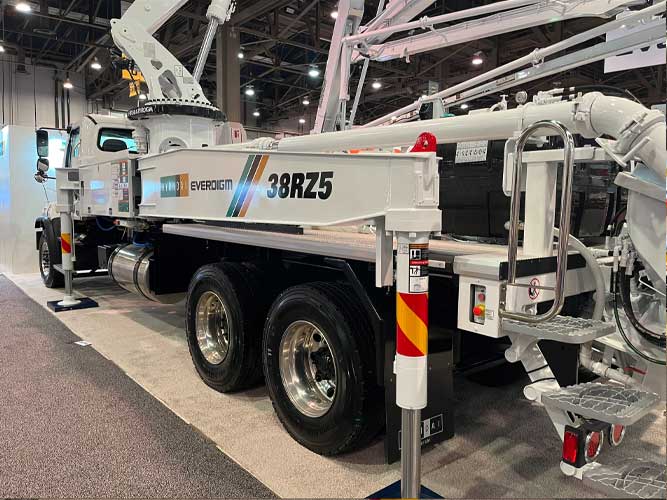 Everdigm 38 meter concrete boom pump truck