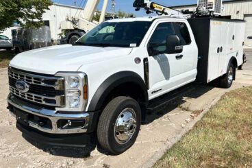 Ford F-550 XL extended cab with Palfinger PAL Pro 39 mechanics body and hydraulic service crane