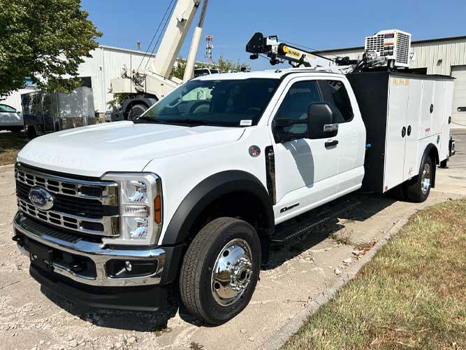 Ford F-550 XL extended cab with Palfinger PAL Pro 39 mechanics body and hydraulic service crane