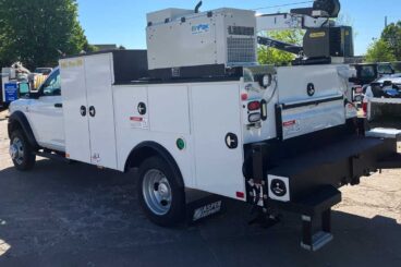 Palfinger mechanics truck upfit with workbench bumper and EnPak Miller all-in-one air compressor, welder, hydraulic power unit mounted on top of PAL Pro 39 mechanics body.